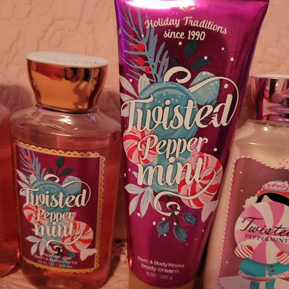 Bath & Body Twisted Peppermint Bundle - Picture 3 of 5